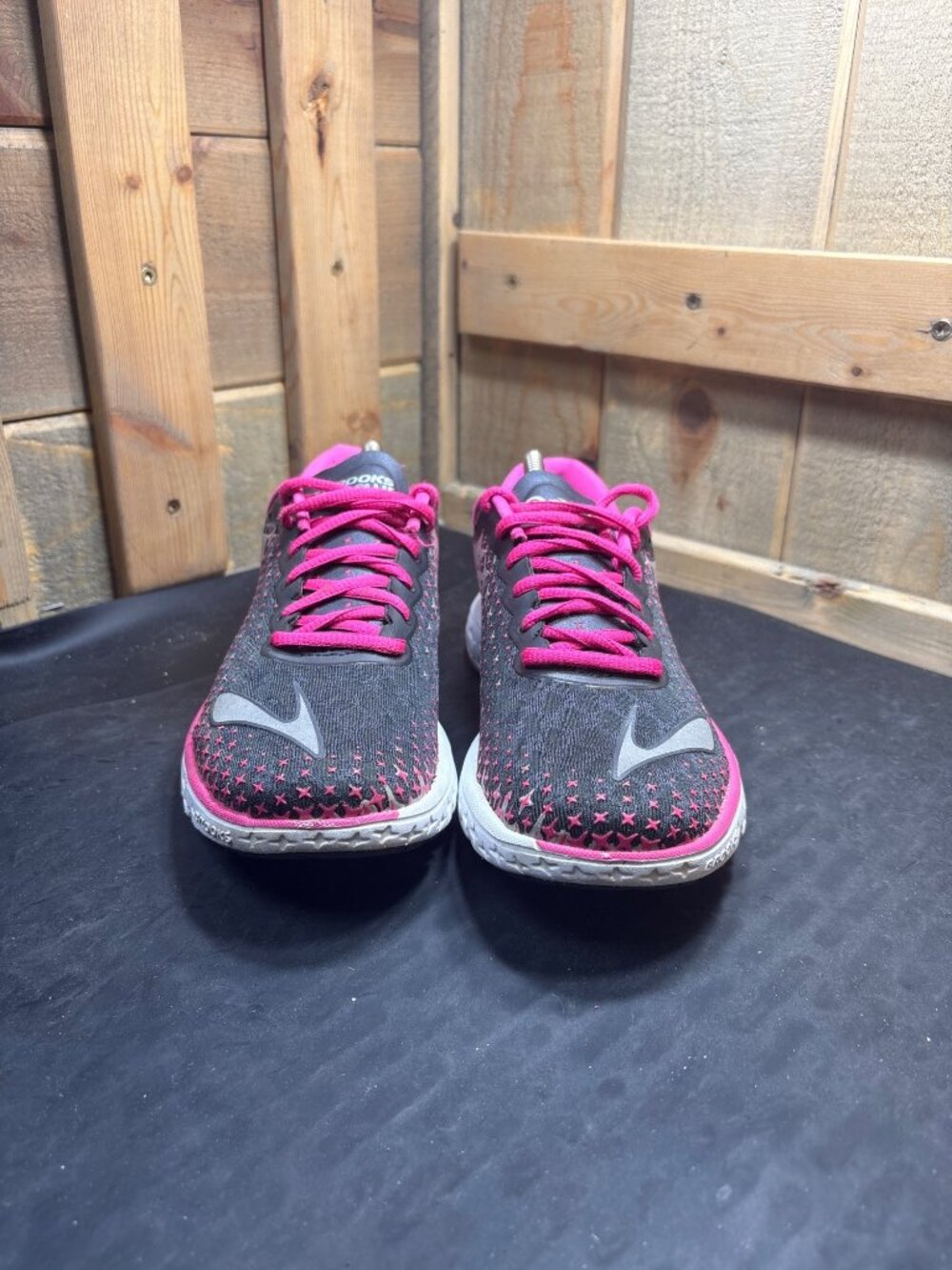 Brooks PureFlow 1202071B688 Womens Size US 7.5 UK 5.5 EUR 38.5 Pink Sneakers